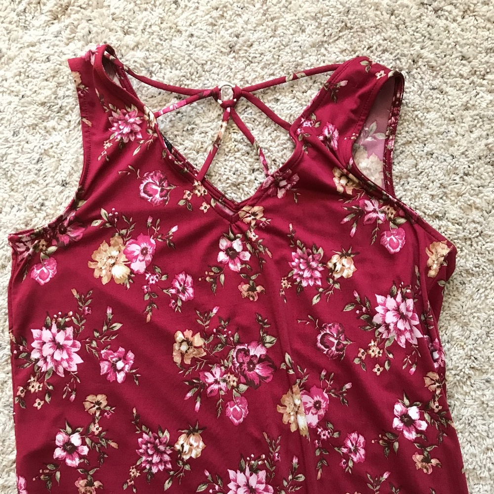 Red floral light weight sleeves top Medium